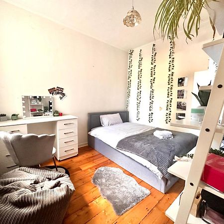 A Lovely Guest Room In West Londra Esterno foto