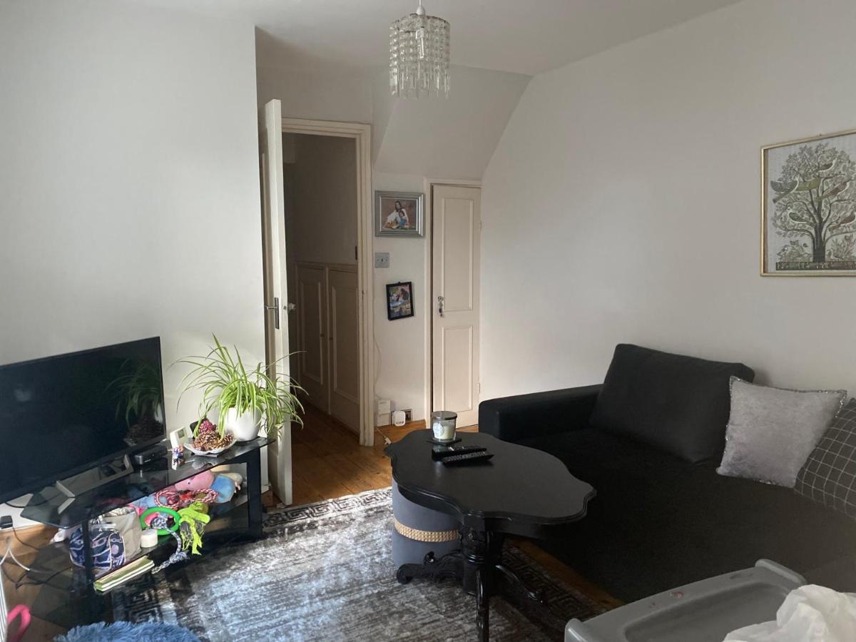 A Lovely Guest Room In West Londra Esterno foto