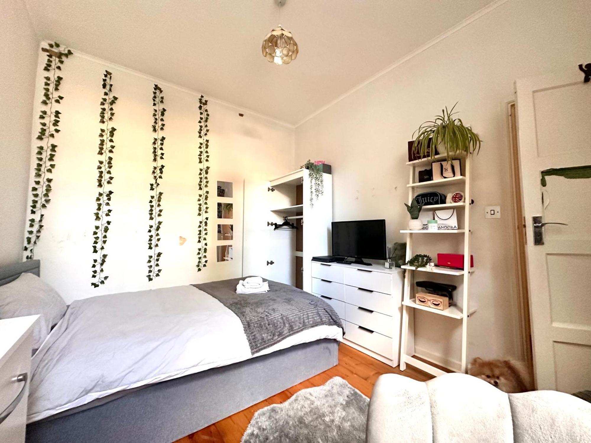 A Lovely Guest Room In West Londra Esterno foto